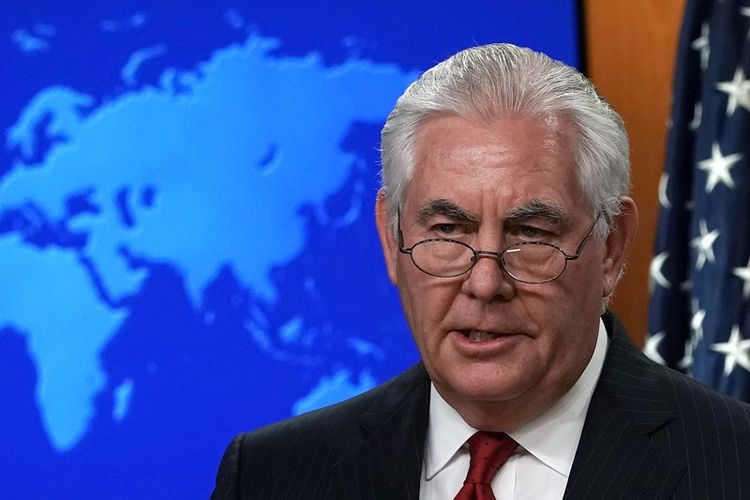 Menteri Luar Negeri Amerika Serikat Rex Tillerson membuat pernyataan tentang pemecatannya di Kantor Kementerian Luar Negeri, Washington DC, Selasa (13/3/2018). (AFP/Alex Wong)