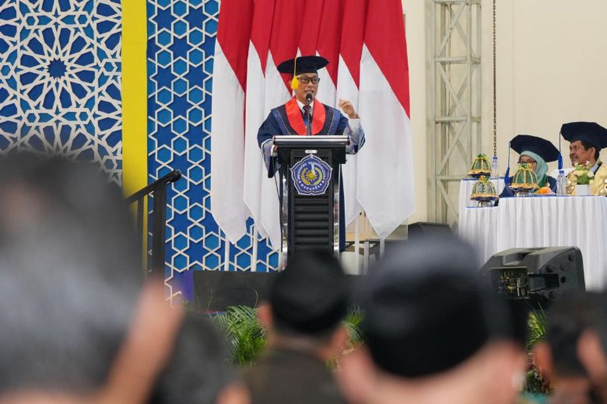 Orasi Ilmiah Pj Gubernur Sulsel Prof Zudan di acara Milad ke-61 Unismuh di Auditorium Unismuh Makassar, Sulsel pada Selasa (25/6/2024). 