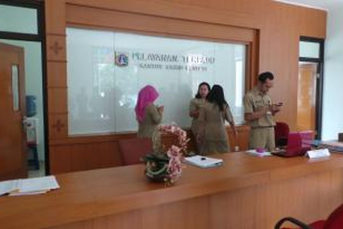 Kantor Pelayanan Terpadu Satu Pintu (PTSP) Kecamatan Menteng Jakarta Pusat.