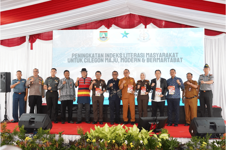 Acara peluncuran perpustakaan digital oleh Wali Kota Cilegon bersama Dinas Perpustakaan dan Kearsipan Kota Cilegon yang digelar di Halaman Kantor Kejaksaan Negeri (Kejari) Cilegon, Banten, Senin (4/12/2023) 