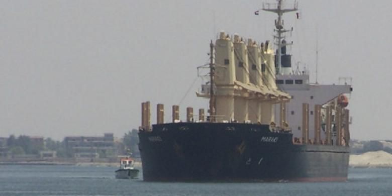 Terusan Suez di Mesir merupakan jalur pelayaran penting untuk perdagangan dunia.