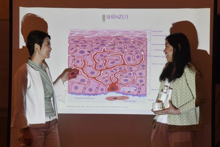Shinzui perkenalkan beberapa produk body care yang mengandung herba matsu oil dalam acara Shinzui Spacation di Onsen Resort Batu, Jawa Timur, Kamis (11/8/2022).