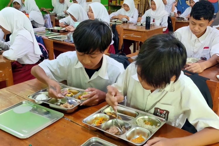 Serba-serbi Makan Bergizi Gratis di Kulon Progo, dari Kehabisan, 