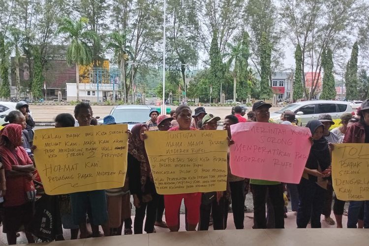 4 Tahun Merasa Diabaikan, Mama-mama Berunjuk Rasa Ancam Kosongkan Pasar Rufei 