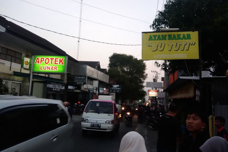 Lokasi diamankan seorang warga Sleman di jalan Perumnas Seturan, Caturtunggal, Depok, Sleman. Rabu (18/7/2018)