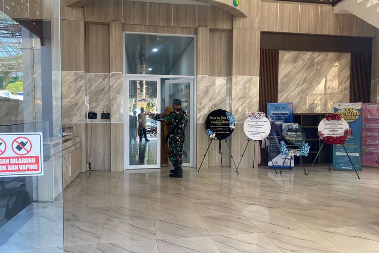 Kejati Kalsel Dikawal TNI Geledah Kantor Dinkes Banjar, Warga Dilarang Masuk