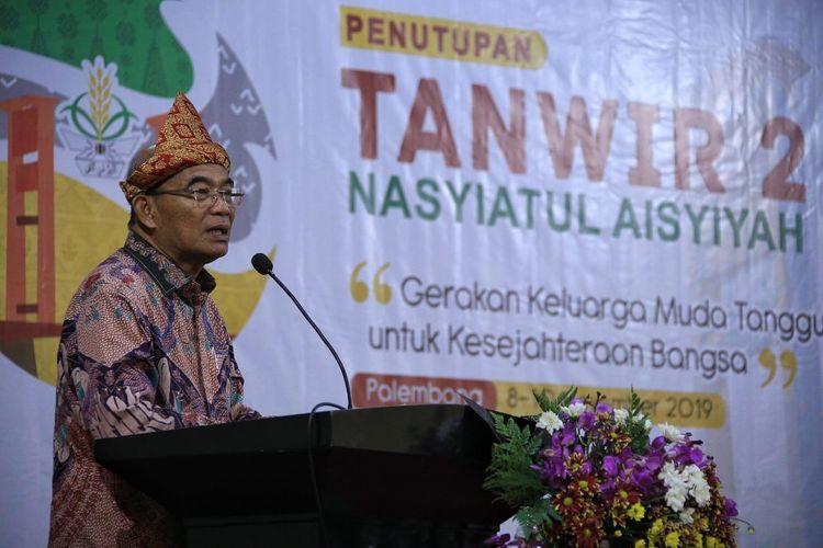 Menko PMK Muhadjir Effendy saat memberikan sambutan dalam kunjungan kerjanya ke Palembang, Sumatera Selatan, Minggu (10/11/2019).