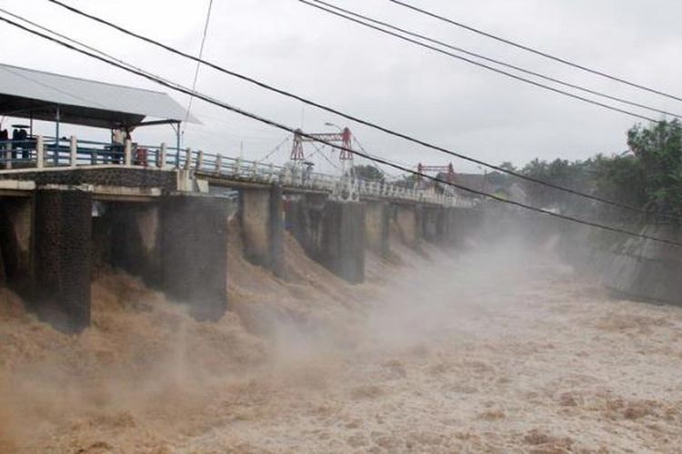 Bendung Katulampa di Kota Bogor, Jawa Barat.