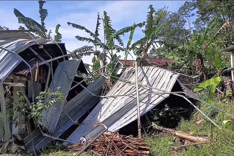 Detik-detik Puting Beliung Rusak Rumah Saat Shalat Jumat di Wonosobo, Warga Panik