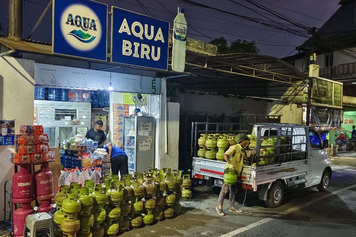 Ratusan LPG 3 Kg di salah satu pangkalan di Surabaya ludes dalam kurun waktu 3 jam, Rabu (5/2/2025).