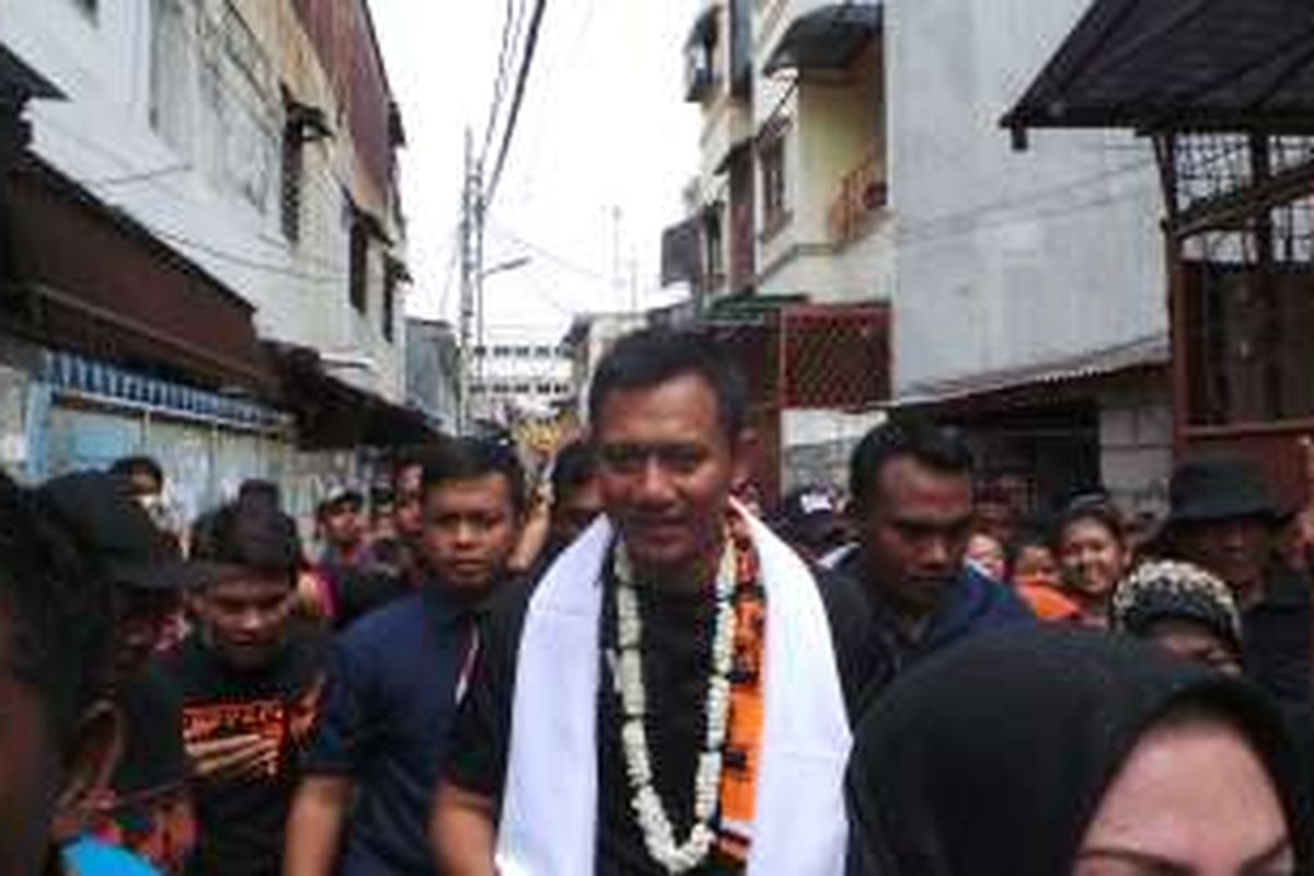 Calon gubernur DKI Jakarta Agus Harimurti Yudhoyono berkampanye di kawasan Tanah Sereal, Tambora, Jakarta Barat, Kamis (29/12/2016).