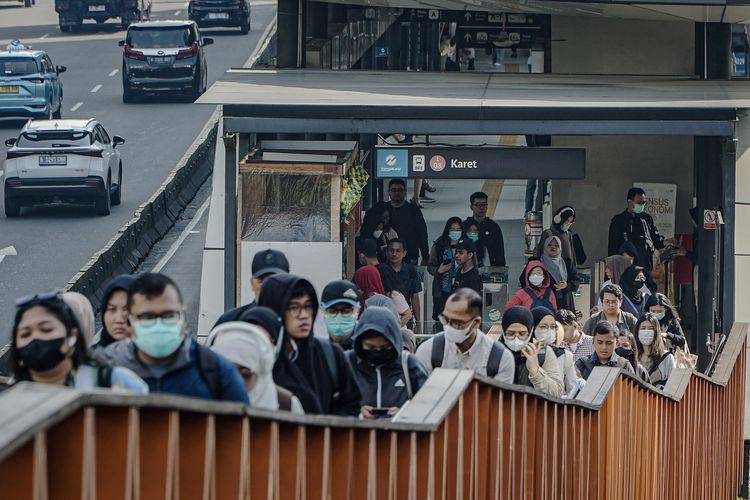 Ironi WFH ASN: Kritik Jusuf Kalla dan Miskalkulasi Efisiensi BBM