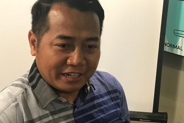 Pengamat politik Adi Prayitno saat acara diskusi bertajuk Analisis Hasil Survei: Mengapa Bisa Beda?, di Upnormal Coffee, Cikini, Jakarta Pusat, Selasa (26/3/2019).