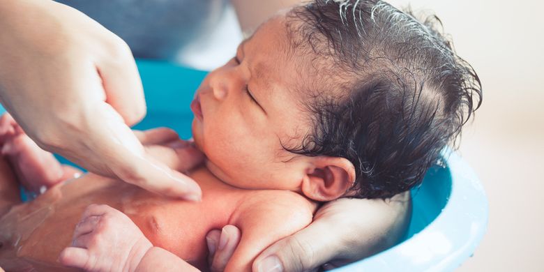 Awas Cium Bayi Baru Lahir Bisa Sebabkan Berbagai Risiko Kesehatan Halaman All Kompas 