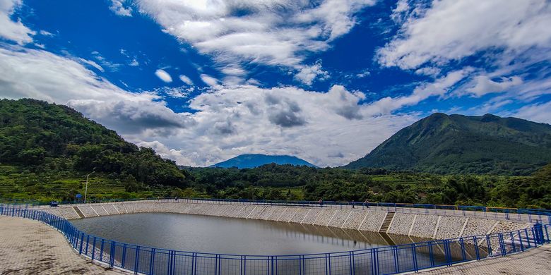 Embung Sikembang Pagergunung yang Indah Dikelilingi Pegunungan Halaman all - Kompas.com
