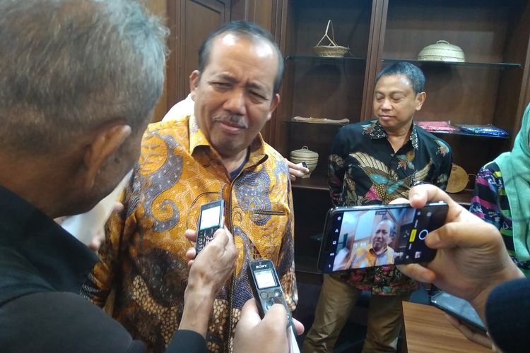 Deputi Bidang Pengawasan Kemenkop UKM Suparno saat diwawancarai media di Jakarta, Jumat (24/1/2020).