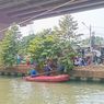 Siap Selamatkan Peserta Lomba yang Tercebur, Perahu Karet Damkar Kelilingi Kalimalang