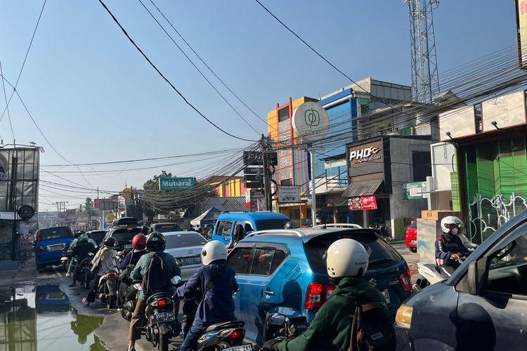 Bagaimana Lalu Lintas Selama Pelebaran Simpang Parung Bingung Depok?