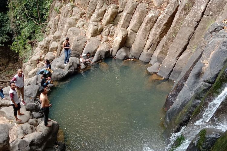 Air terjun Cunca Jami yang berada di Desa Cunca Wulang, Kecamatan Mbeliling, Manggarai Barat sebagai salah satu destinasi untuk melihat keunikan air terjun, Selasa, (22/9/2020). (HANDOUT/Felix Janggu/Warga Warsawe, Manggarai Barat)