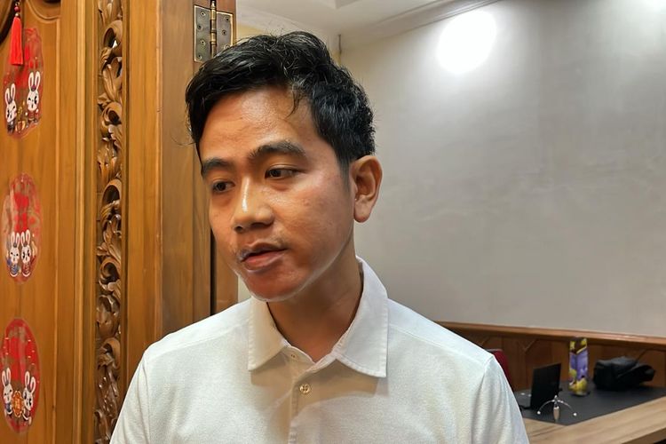 Wali Kota Solo sekaligus cawapres nomor urut 2 Gibran Rakabuming Raka di Solo, Jawa Tengah, Jumat (16/2/2024).
