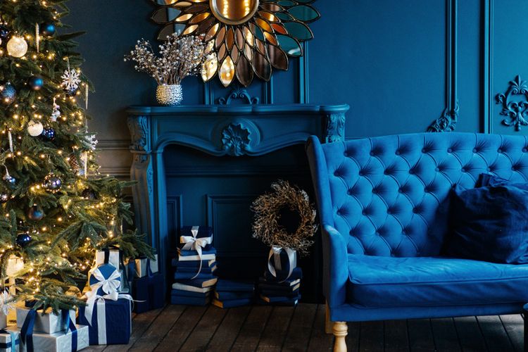 Ilustrasi dekorasi Natal dengan warna biru. 
