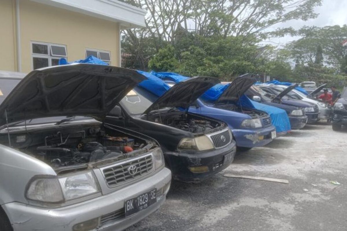 Foto: Mobil yang dirental tersangka diamankan di Mako Polres Simalungun. Dokumentasi: Polres Simalungun.