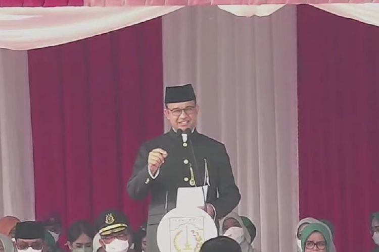 Gubernur DKI Jakarta Anies Baswedan memimpin upacara HUT DKI ke-495 di Monas, Jakarta, Rabu (22/6/2022).