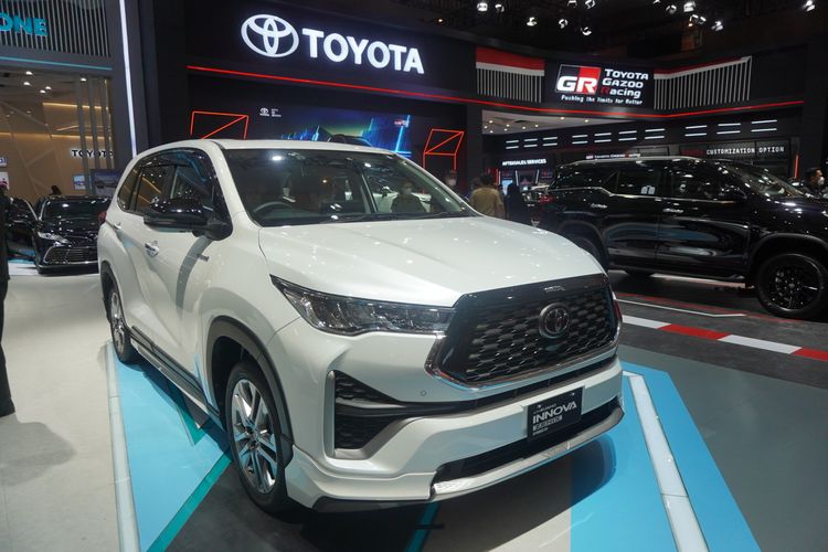 Toyota Innova Zenix di IIMS 2023