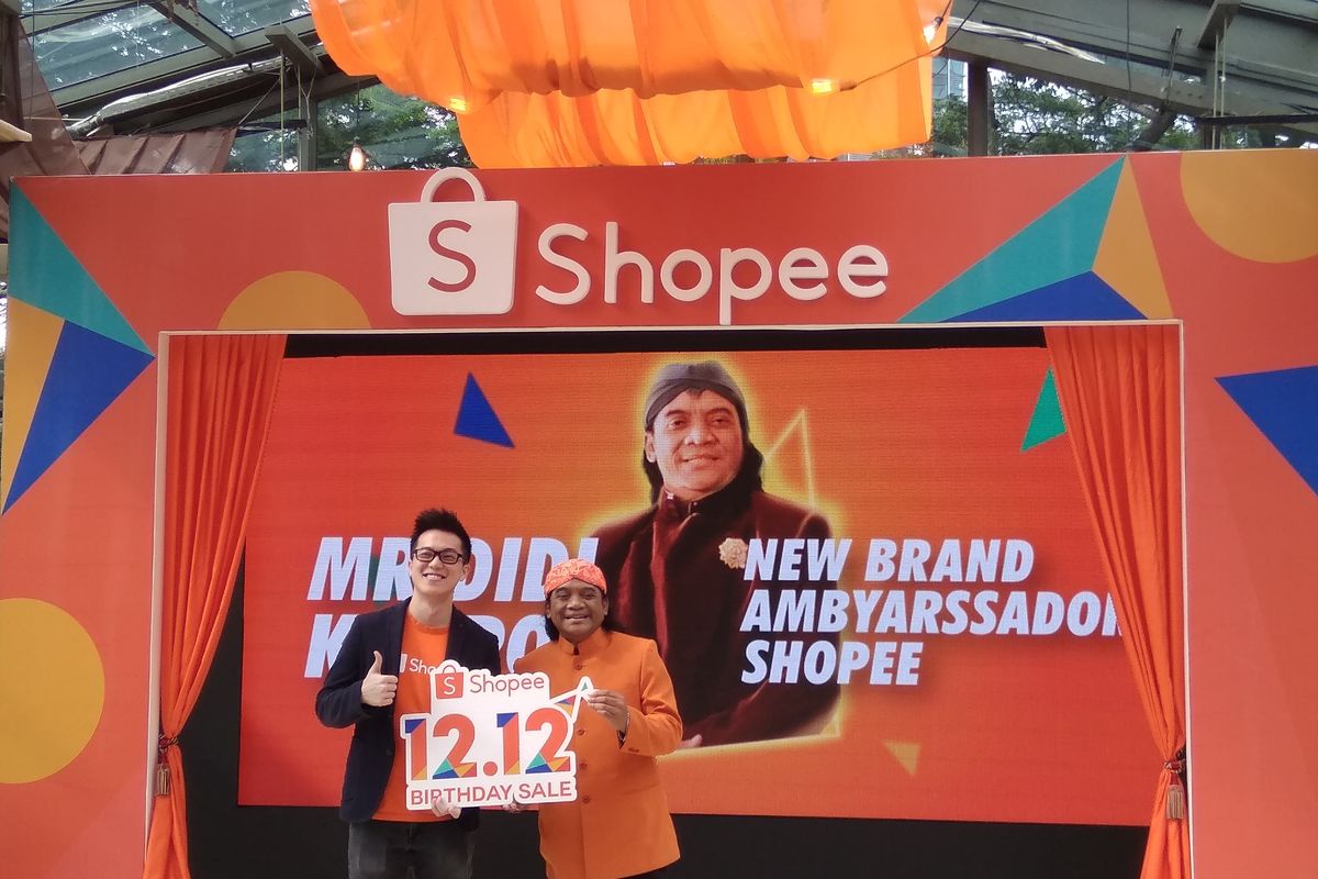 Didi Kempot saat resmi diumumkan di depan media saat menjadi brand Ambyarsaddor Shopee di Kawasan SCBD, Jumat (6/12/2019). 