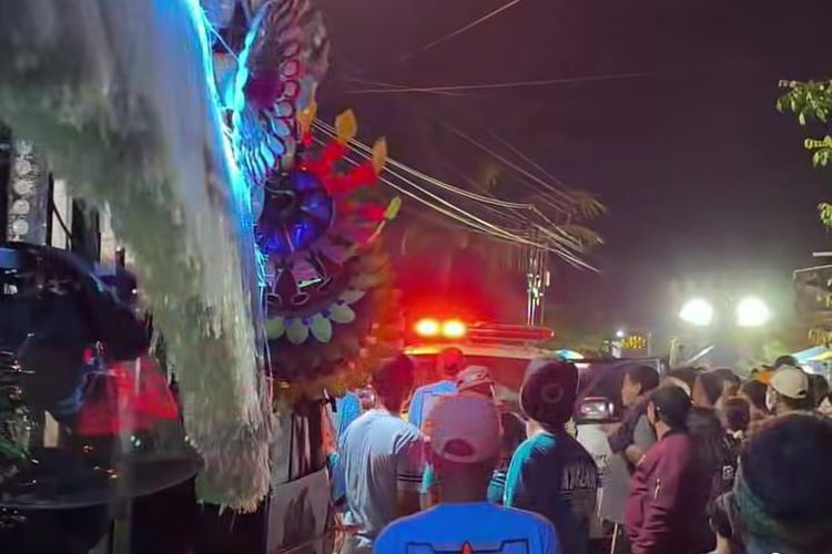 Middle Speaker Sound Horeg Jatuh Saat Karnaval di Mojokerto, Ibu dan Anak Terluka
