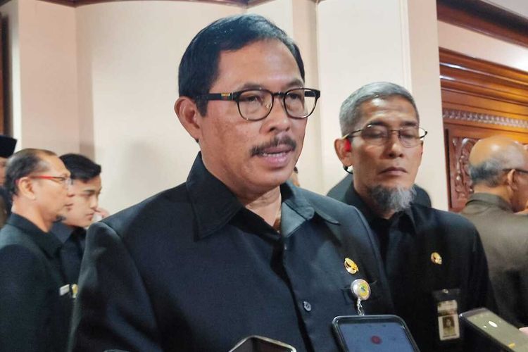 Pj Gubernur Jawa Tengah, Nana Sudjana menyampaikan progres perbaikan infrastruktur pasca banjir dan longsor yang melanda sembilan daerah, khususnya Kabupaten Demak, Kamis (28/3/2024).