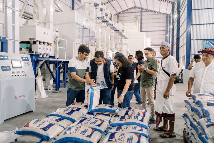 Bank Mandiri membantu pemberdayaan para petani, salah satunya di Jembrana, Bali.