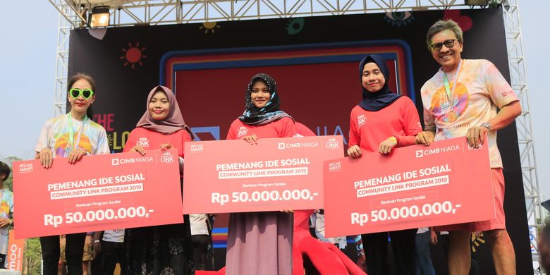 Para pemenang lomba Community Link CIMB Niaga.