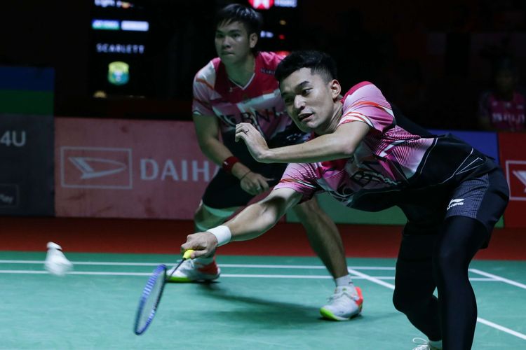 Ganda putra Indonesia, Leo Rolly Carnando/Daniel Marthin bertanding melawan wakil China, He Ji Ting/Zhou Hao Dong di partai puncak Indonesia Masters 2023 di Istora Senayan, Jakarta, Minggu (29/1/2023). Leo/Daniel tampil sebagai juara setelah menang dengan skor 21-17 dan 21-16