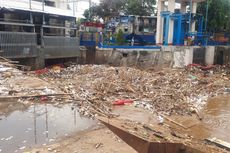 UPK Badan Air Jakut Siapkan Karung untuk Mewadahi Sampah Warga