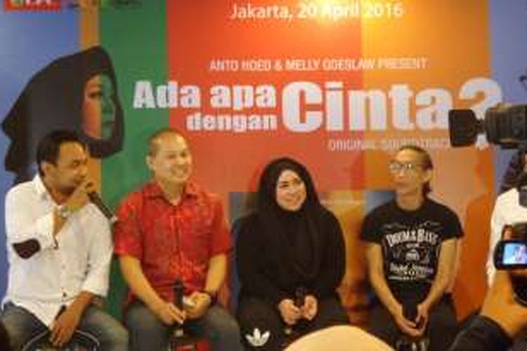 Melly Goeslaw dan Anto Hoed dalam peluncuran album 