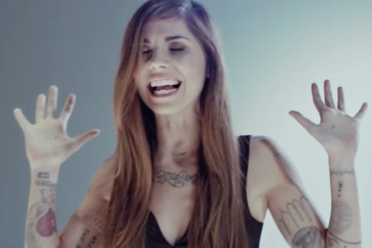 Christina Perri dalam video klip lagu Human