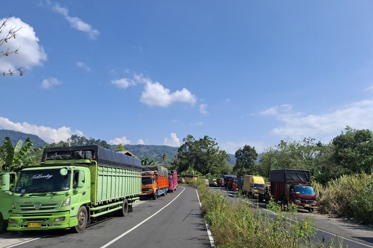 Pasokan Bio Solar Dipangkas Separuhnya, Antrean Truk di SPBU Bengkulu Sepanjang Ratusan Meter