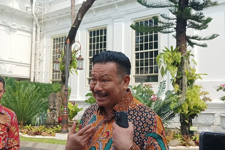 Kuasa Hukum Prabowo Subianto-Gibran Rakabuming Raka, Otto Hasibuan di Kompleks Istana Kepresidena, Jakarta, Rabu (17/4/2024).