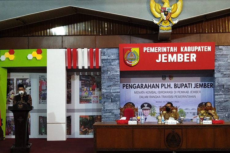 Kegiatan arahan dari Plt bupati Jember Hadi Sulistyo pada para ASN di lingkungan Pemkab Jember 