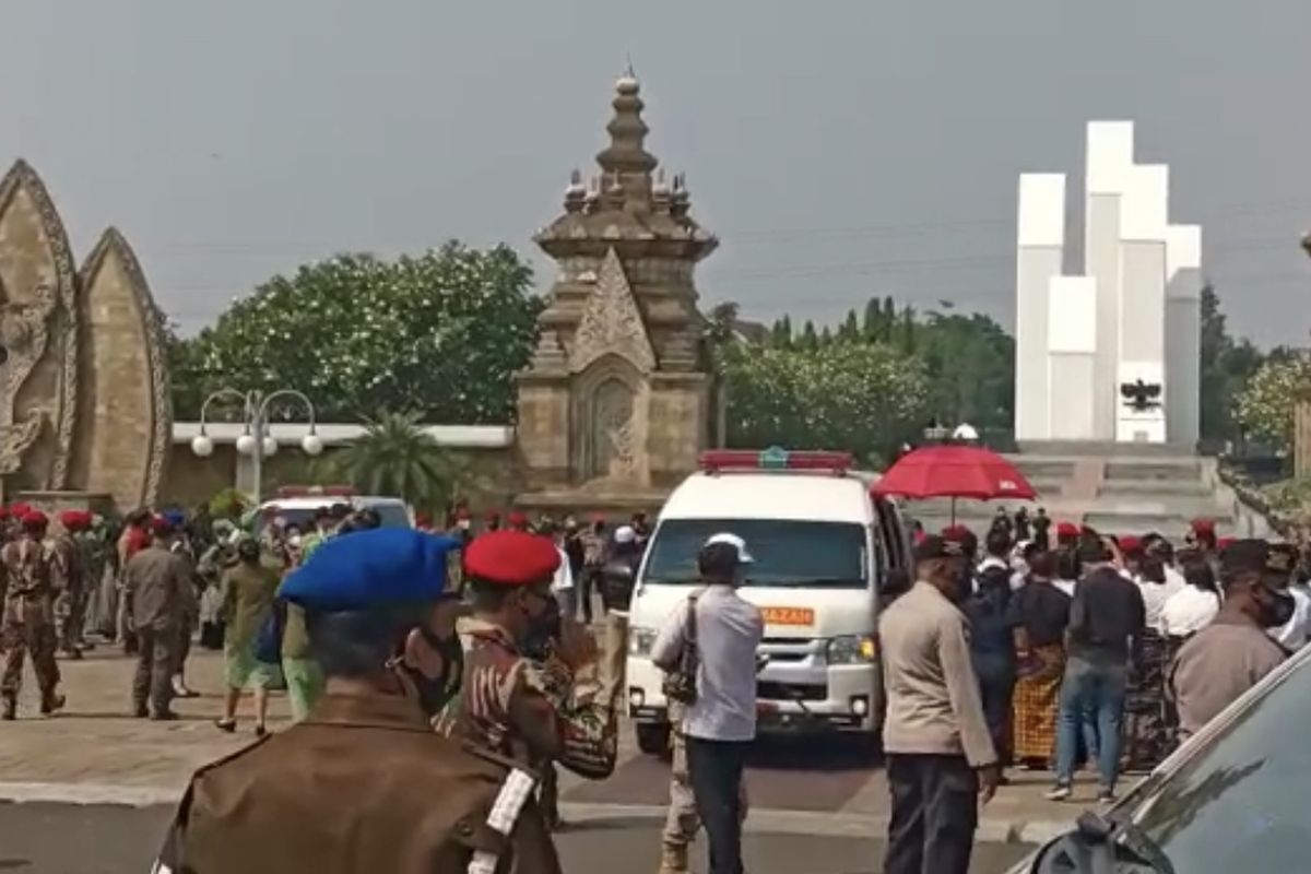 Jenazah Kabinda Papua Brigjen I Gusti Putu Danny tiba di TMP Kalibata, Jakarta Selatan, Selasa (27/4/2021).