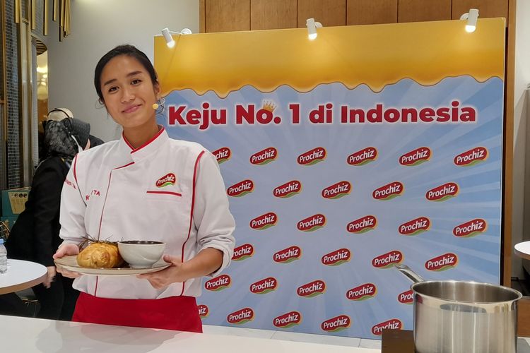 Chef Renatta Moeloek dalam acara kelas memasak bersama Prochiz di Jakarta, Rabu (15/3/2023).
