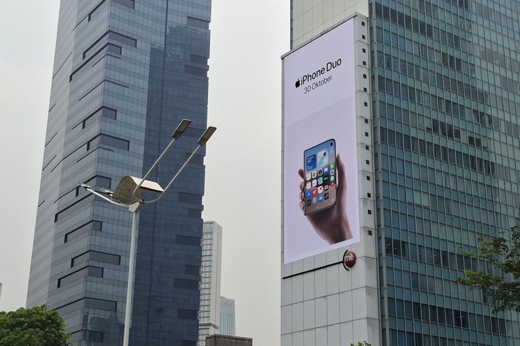 iPhone Duo Kirim Salam dari Jalan Sudirman, Ada Tanggal 30 Oktober