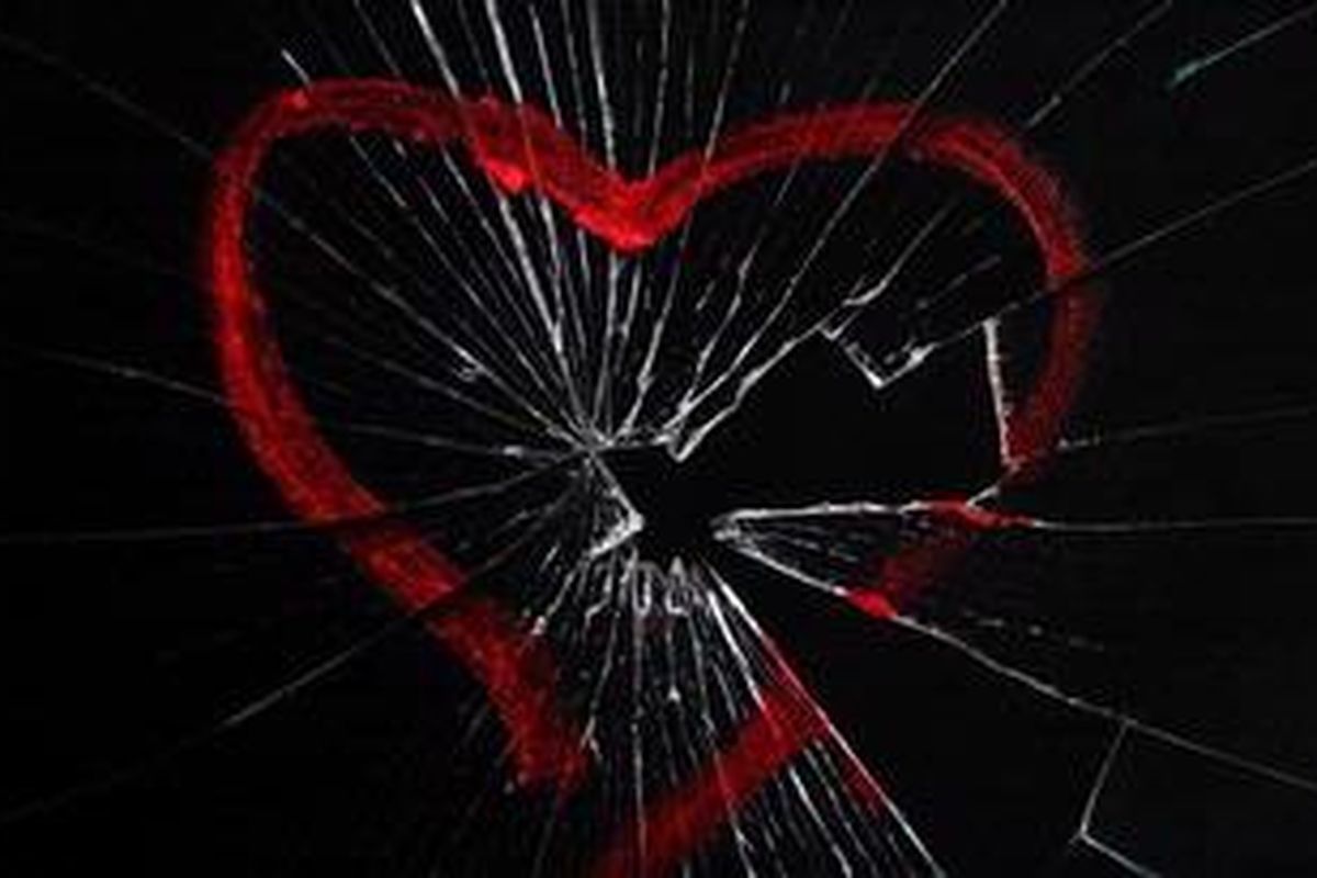 Alwi menusuk paha kekasihnya lantaran pinangannya ditolak, Kamis (21/6/2012). Korban merupakan seorang pekerja seks komersial, sementara tersangka adalah pelanggan korban.