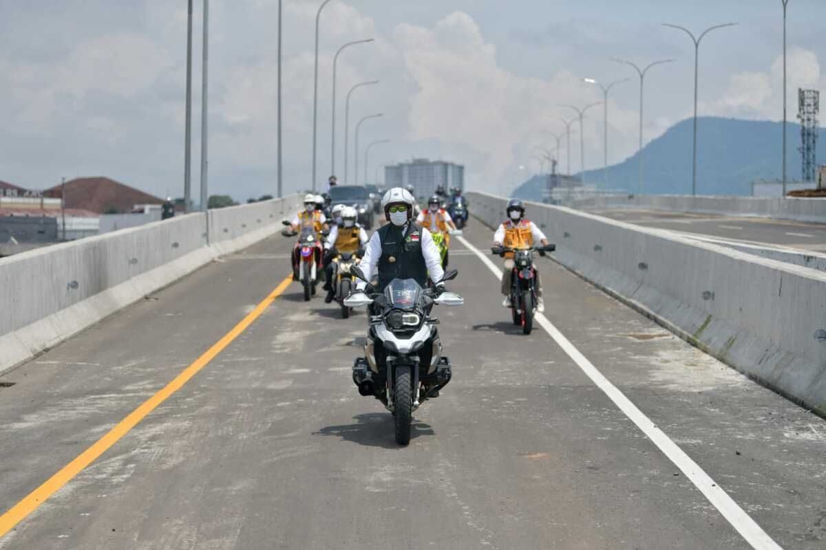 Gubernur Jawa Barat Ridwan Kamil saat meninjau tol Cisumdawu beberapa waktu lalu.
