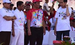 Presiden Jokowi dan Mentan Amran Jalan Sehat Bersama 1 Juta Warga di Makassar
