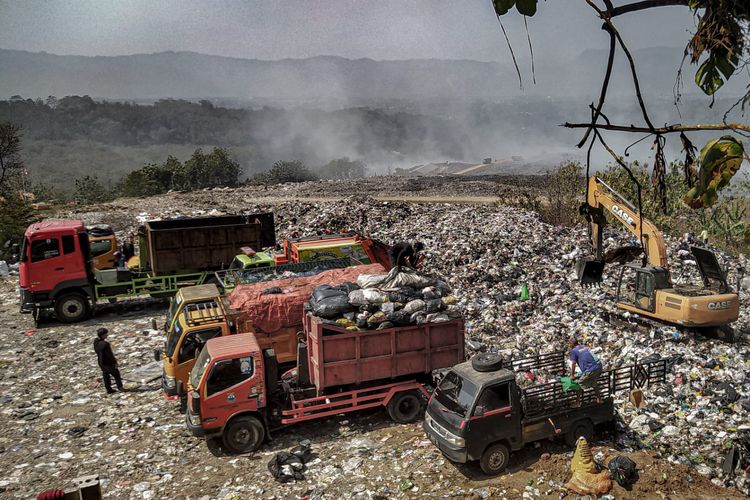 Kondisi terkini zona pembuangan sampah sementara di TPA Sarimukti, Kecamatan Cipatat, Kabupaten Bandung Barat, Selasa (12/9/2023).