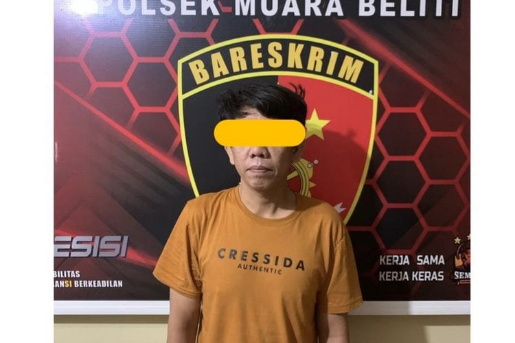 AK (42) seorang oknum PNS yang bertugas di Unit Pelaksana Teknis Daerah (UPTD) Kantor Samsat Kabupaten Musi Rawas, Sumatera Selatan.