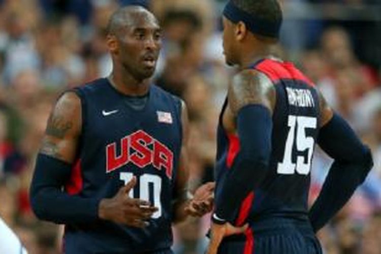 Kobe Bryant bersama Carmelo Anthony dalam timnas AS
