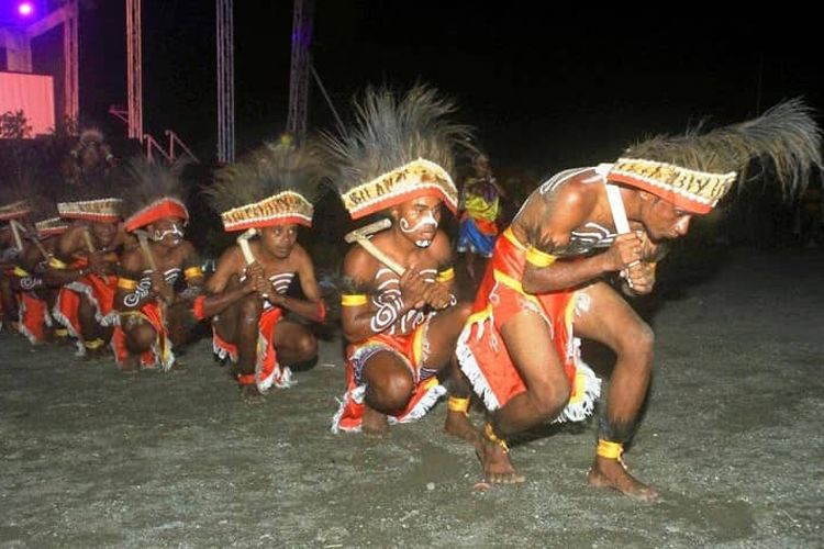 Tarian Aniri di Kabupaten Fakfak, Papua Barat.